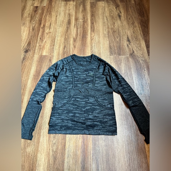 Lululemon Run: Swiftly Tech Long Sleeve Crew Size Gray/black Size Médium no tag - Picture 1 of 7
